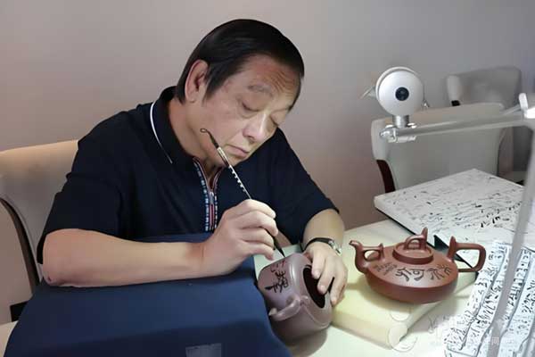 韩美林“美林壶”——紫砂壶艺术的价值密码 韩美林“美林壶”——紫砂壶艺术的价值密码