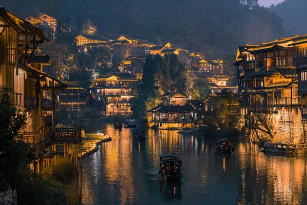 五一小长假乌江寨推出“生命之树花火大会”,打造沉浸式夜间文旅盛宴 五一小长假乌江寨推出“生命之树花火大会”,打造沉浸式夜间文旅盛宴